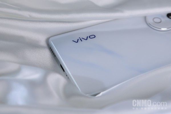 独特东方美学设计，Vivo S19 Pro的全焦人像摄影亮点