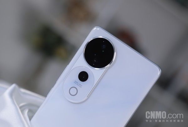 独特东方美学设计，Vivo S19 Pro的全焦人像摄影亮点