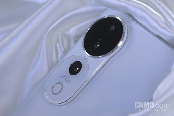独特东方美学设计，Vivo S19 Pro的全焦人像摄影亮点
