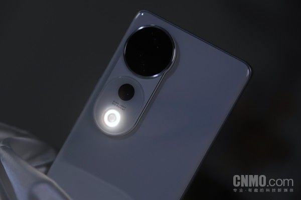 独特东方美学设计，Vivo S19 Pro的全焦人像摄影亮点