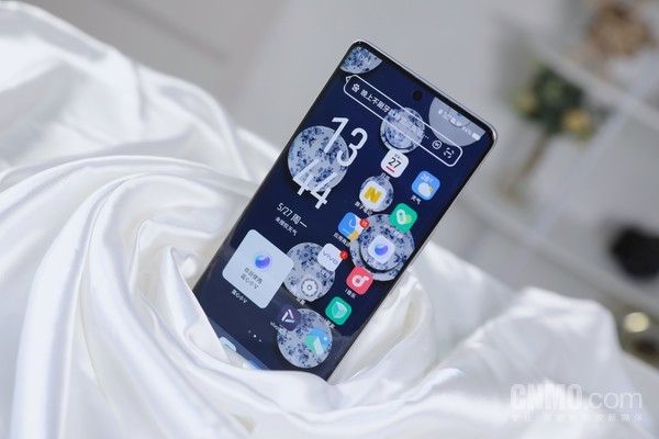 独特东方美学设计，Vivo S19 Pro的全焦人像摄影亮点