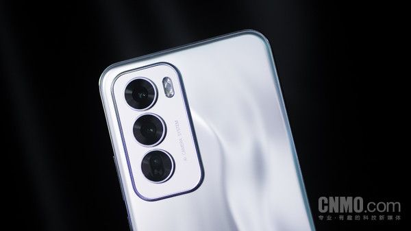 OPPO Reno12系列，全网测评深度剖析 AI 引领潮流