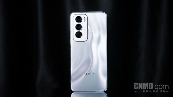 OPPO Reno12系列，全网测评深度剖析 AI 引领潮流