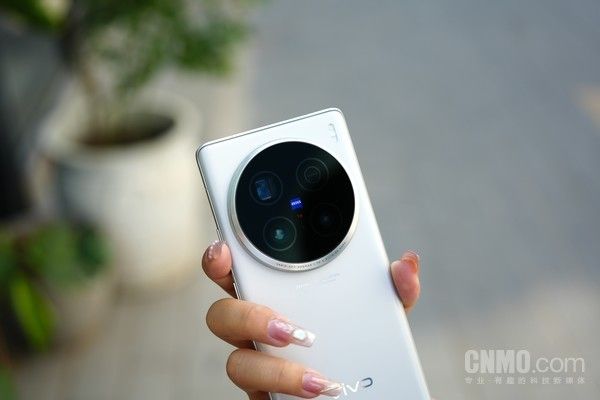 4倍光学变焦，Vivo X100 Ultra的超远摄实力
