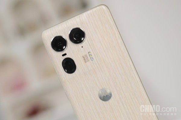 美学与科技的完美融合，Moto X50 Ultra首发评测