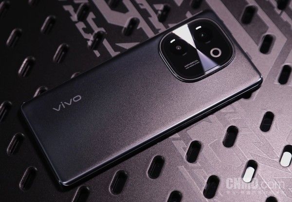 超值千元左右，全新Vivo Y200评测