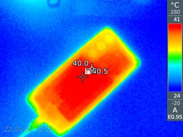 OPPO K12，轻薄便携的100瓦闪光充电电池普及器