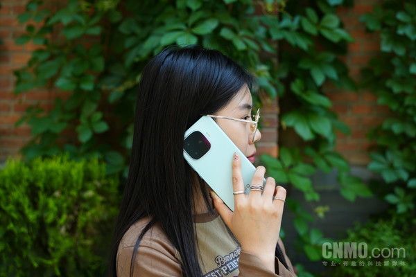 AIoT领军者，第三代骁龙8s的中级性能过渡之作 - IQOO Z9 Turbo