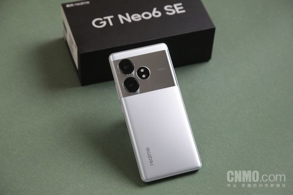 真我GT Neo6 SE，旗舰射手，性能与续航并存