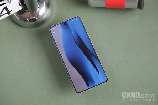 真我GT Neo6 SE，旗舰射手，性能与续航并存