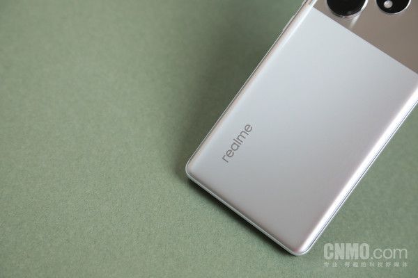 真我GT Neo6 SE，旗舰射手，性能与续航并存