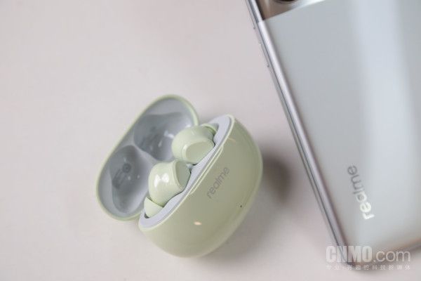 真我GT Neo6 SE，旗舰射手，性能与续航并存