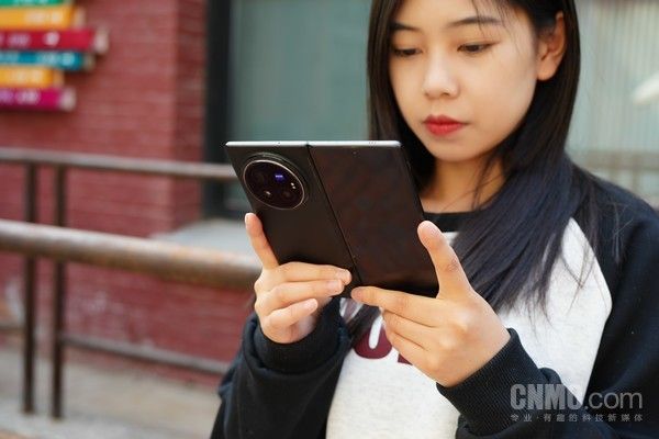 Vivo X Fold3 Pro，实现全天候屏幕沉浸体验的全备潜望镜电池