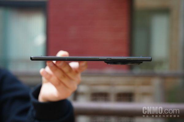 Vivo X Fold3 Pro，实现全天候屏幕沉浸体验的全备潜望镜电池