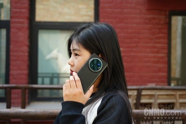 Vivo X Fold3 Pro，实现全天候屏幕沉浸体验的全备潜望镜电池