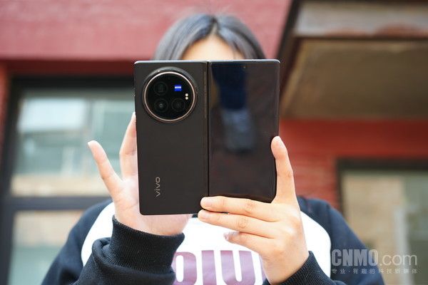 Vivo X Fold3 Pro，实现全天候屏幕沉浸体验的全备潜望镜电池