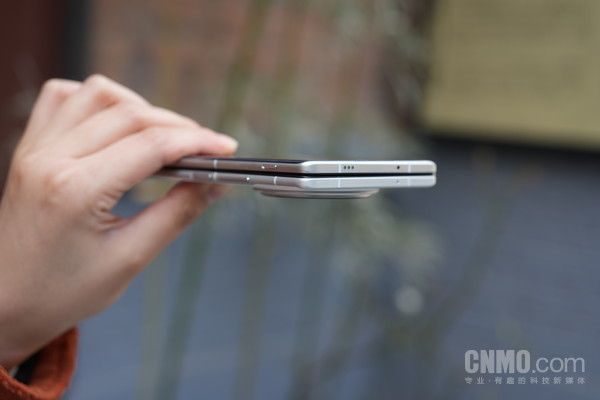vivo X Fold3，轻薄可折叠屏手机的革新之作