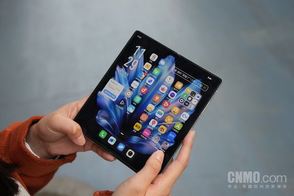 vivo X Fold3，轻薄可折叠屏手机的革新之作
