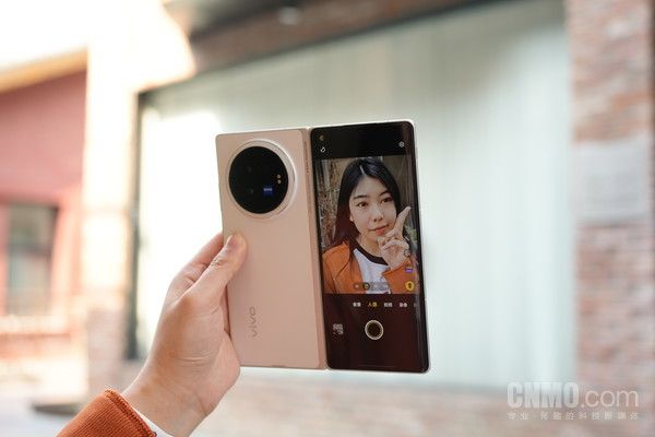 vivo X Fold3，轻薄可折叠屏手机的革新之作