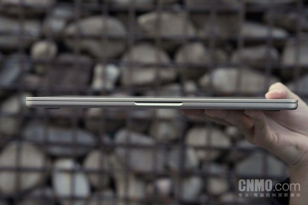 M3 macbook air: M3芯片配小而轻的笔记本也可以& ldquo成就大事& rdquo