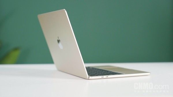 M3 macbook air: M3芯片配小而轻的笔记本也可以& ldquo成就大事& rdquo