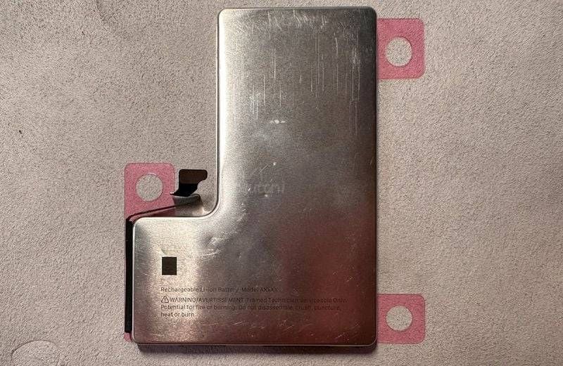 iPhone 16 Pro与三星新款iPhone 16 Pro搭载三星最新屏幕，手机电池更换成不锈钢？