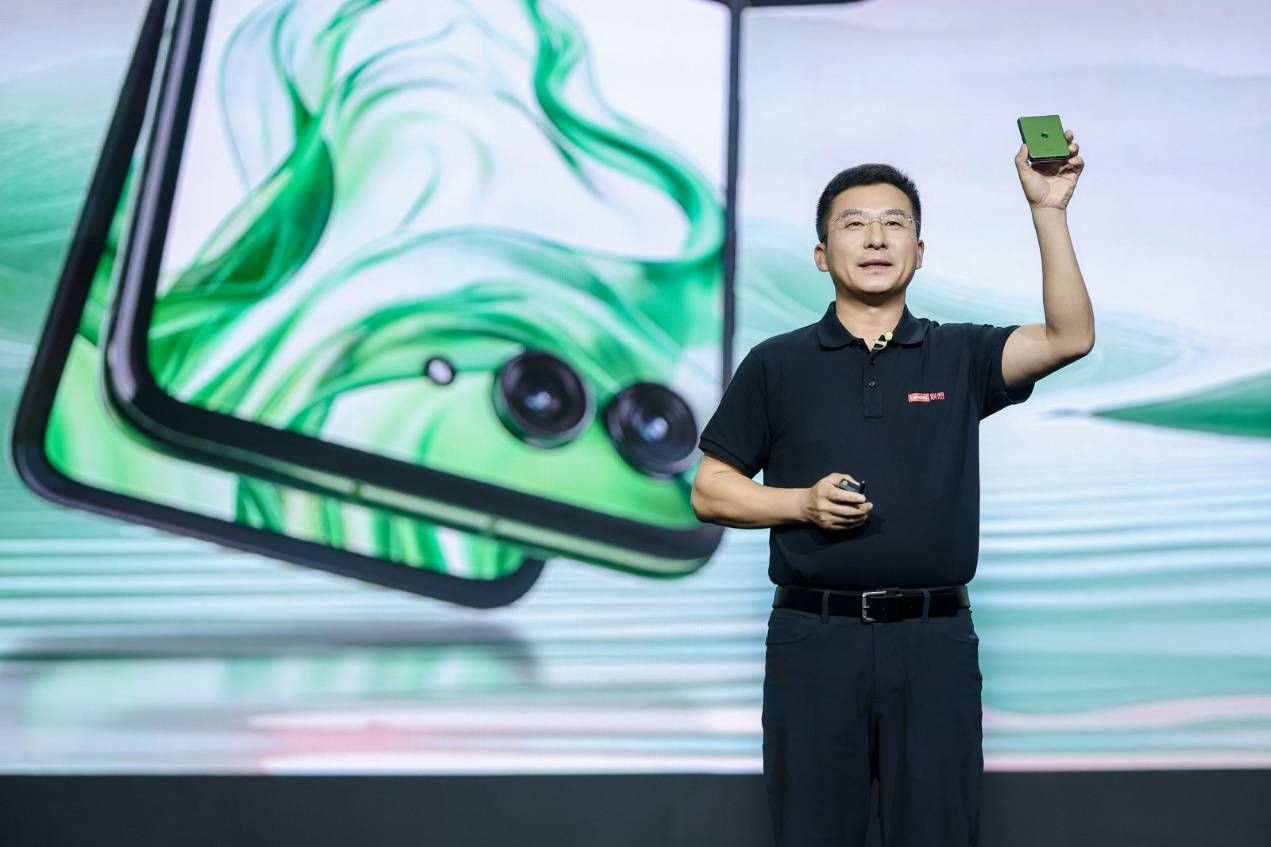 联想推出漆瑗版AI手机和PC，打破界限，实现全场景无缝连接