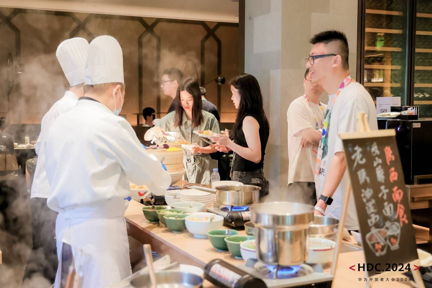 鸿蒙系统下的早餐，人工智能和元服务的创新推动华为 HDC2024的热度上升