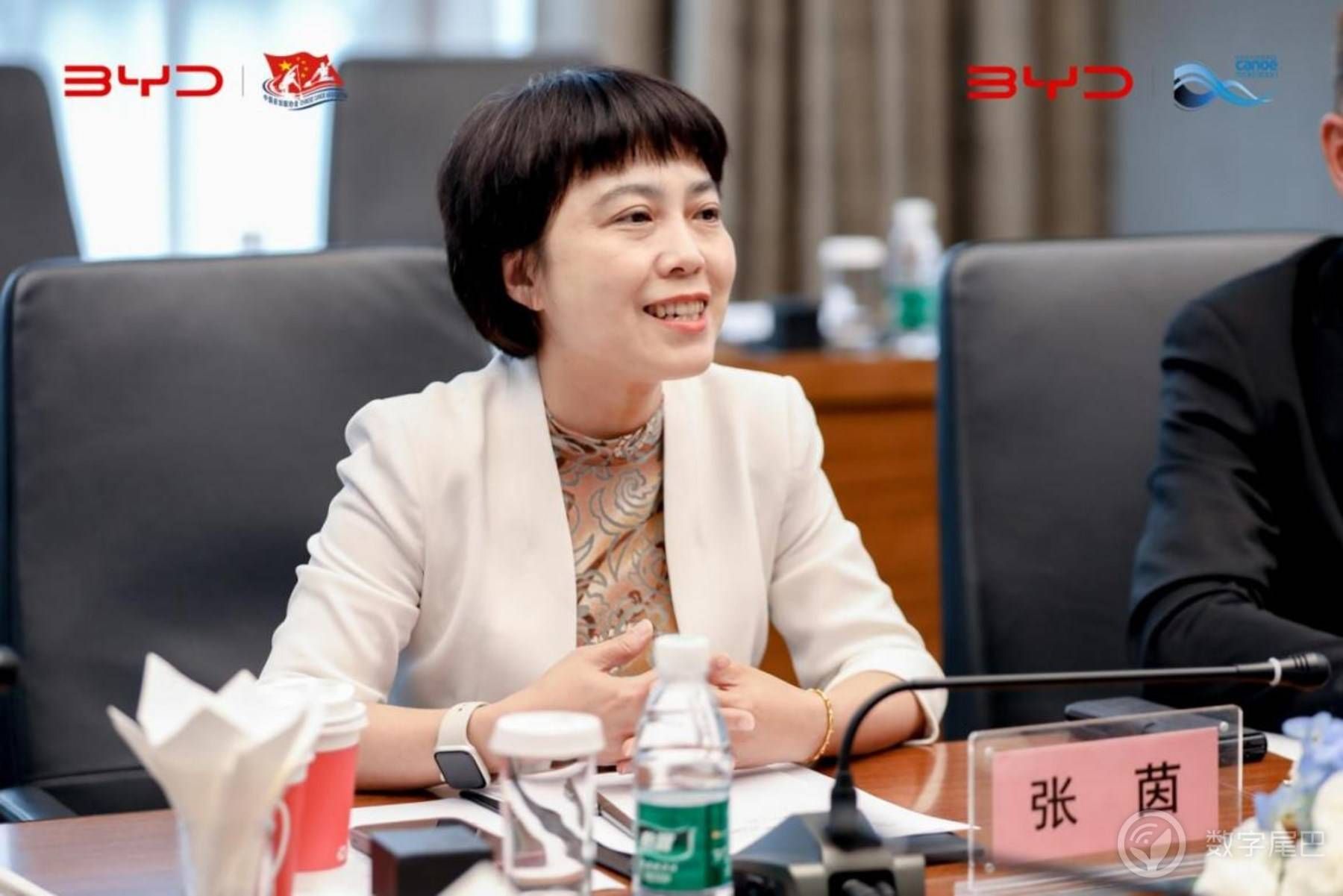 全球化新篇章，比亚迪与国际皮划艇联合会、中国皮划艇协会签约。