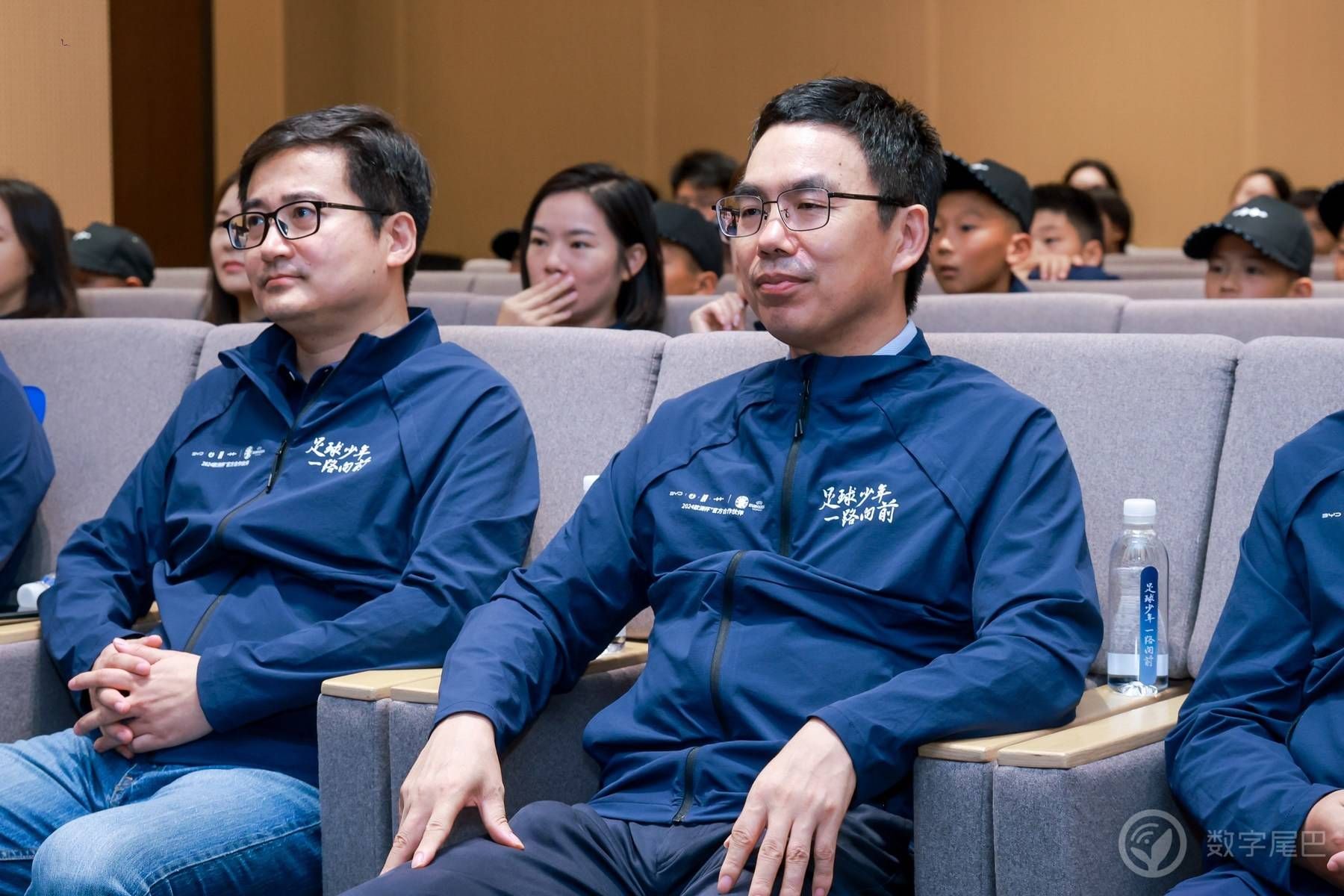 梦想欧洲杯比亚迪助力“足球少年一路向前”誓要走出去。