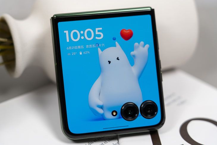 联想Moto Razr 50 Ultra AI全面评测，超大屏幕和实用AI智能折叠手机！