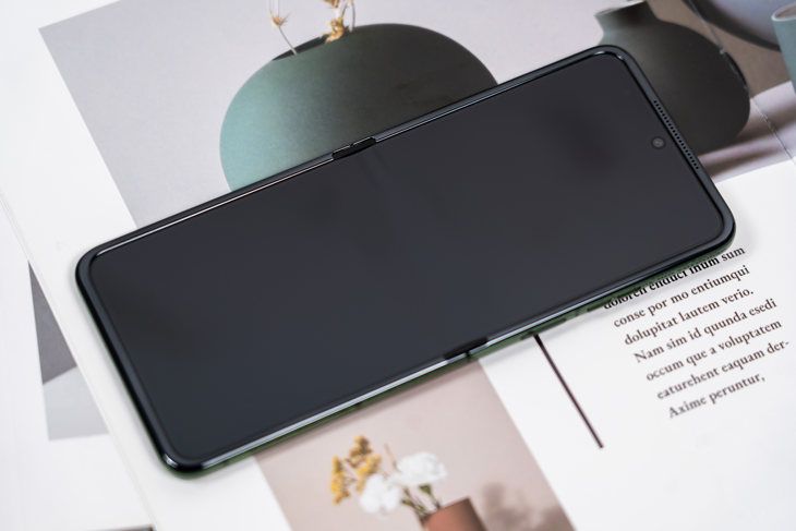 联想Moto Razr 50 Ultra AI全面评测，超大屏幕和实用AI智能折叠手机！