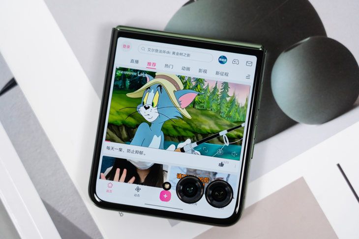 联想Moto Razr 50 Ultra AI全面评测，超大屏幕和实用AI智能折叠手机！