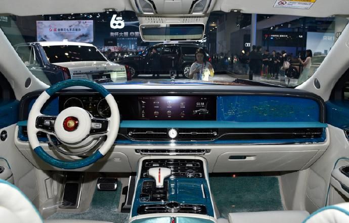 红旗国礼718万震撼上市，奢华与实力并存的顶级中国豪车