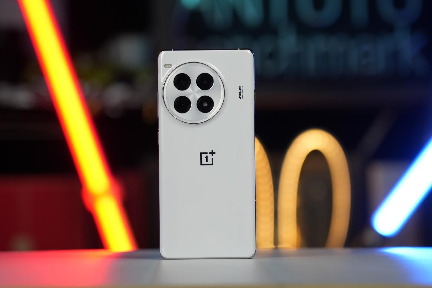 一加Ace 3 Pro，高性能和质感全面升级的旗舰手机