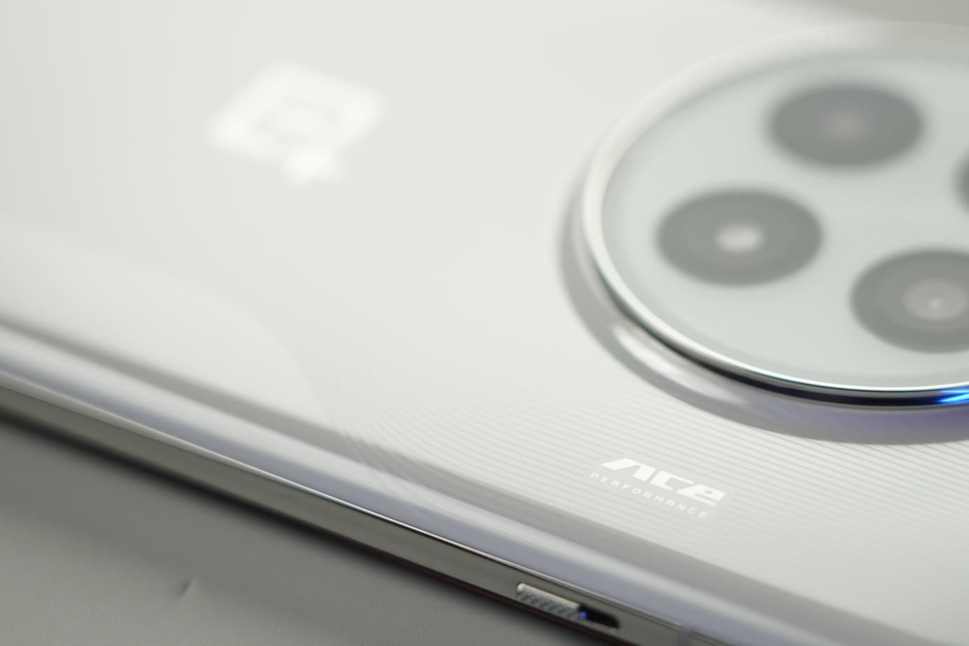 一加Ace 3 Pro，高性能和质感全面升级的旗舰手机