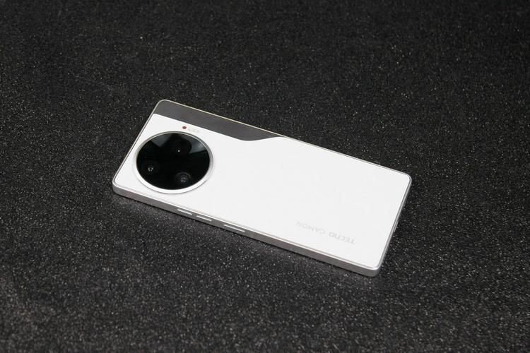 TECNO Camon 30 Pro 5G， 图像旗舰性能领先