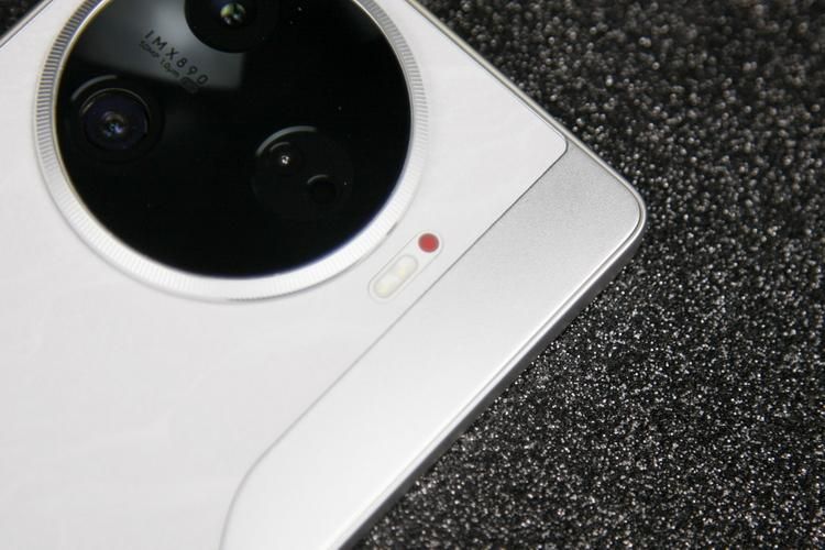 TECNO Camon 30 Pro 5G， 图像旗舰性能领先