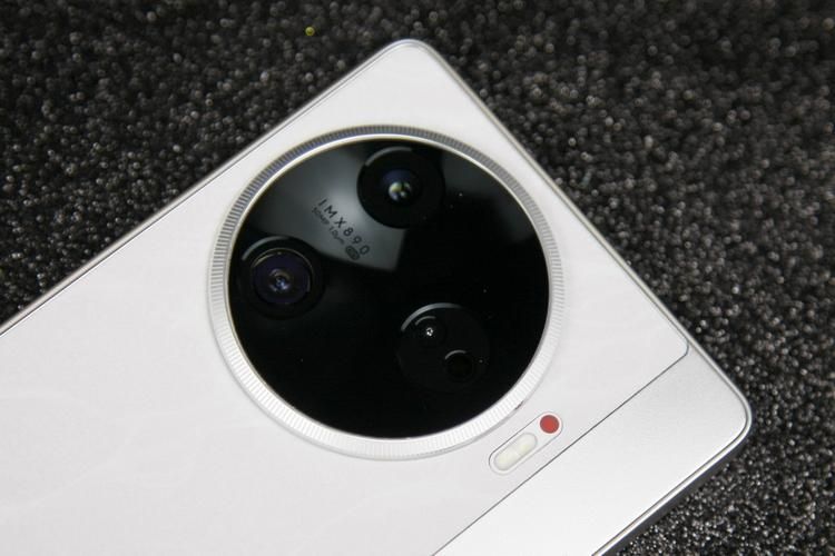 TECNO Camon 30 Pro 5G， 图像旗舰性能领先