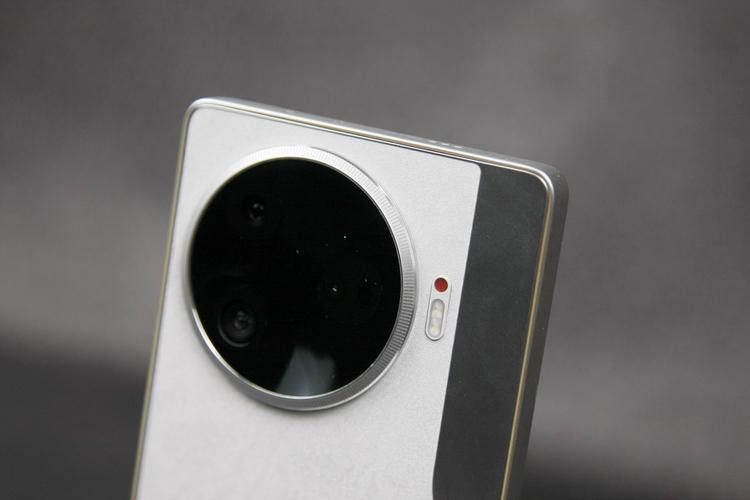 TECNO Camon 30 Pro 5G， 图像旗舰性能领先