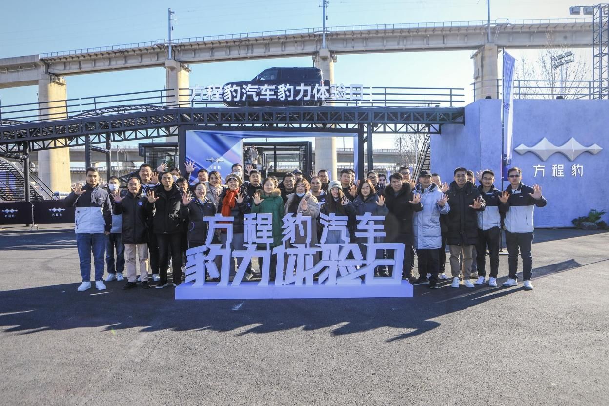 豹5 DMO系统，城市或野外都能玩的多功能户外装备
