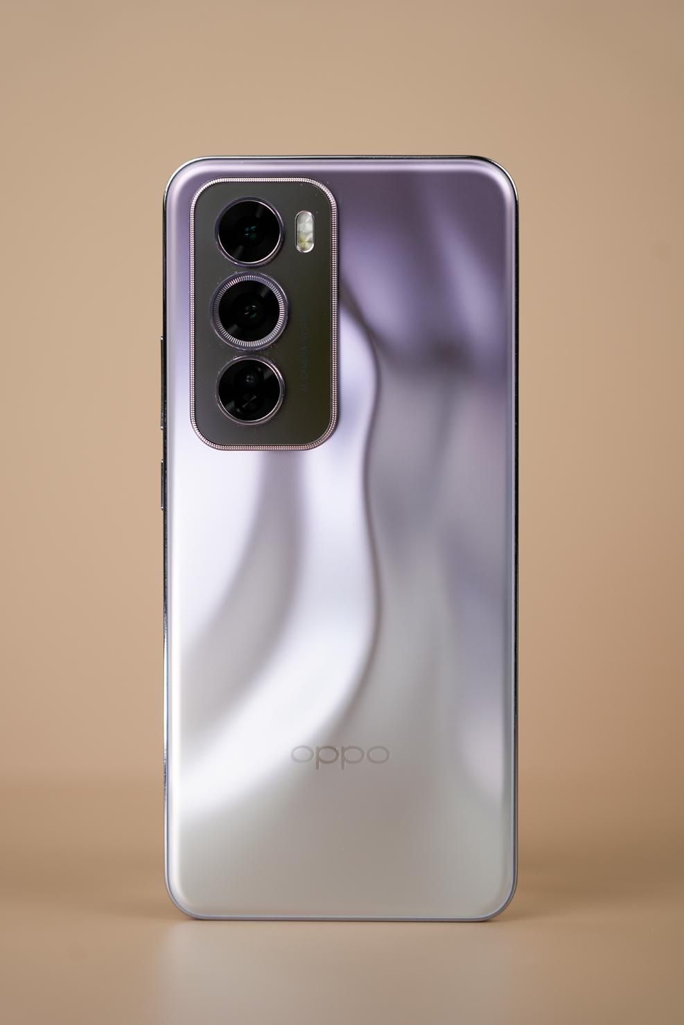 OPPO Reno 12 Pro，内外兼修的小轻旗舰