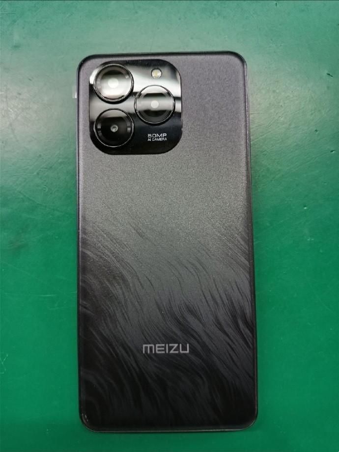 疑似魅族新机泄露，设计酷似iPhone 13系列