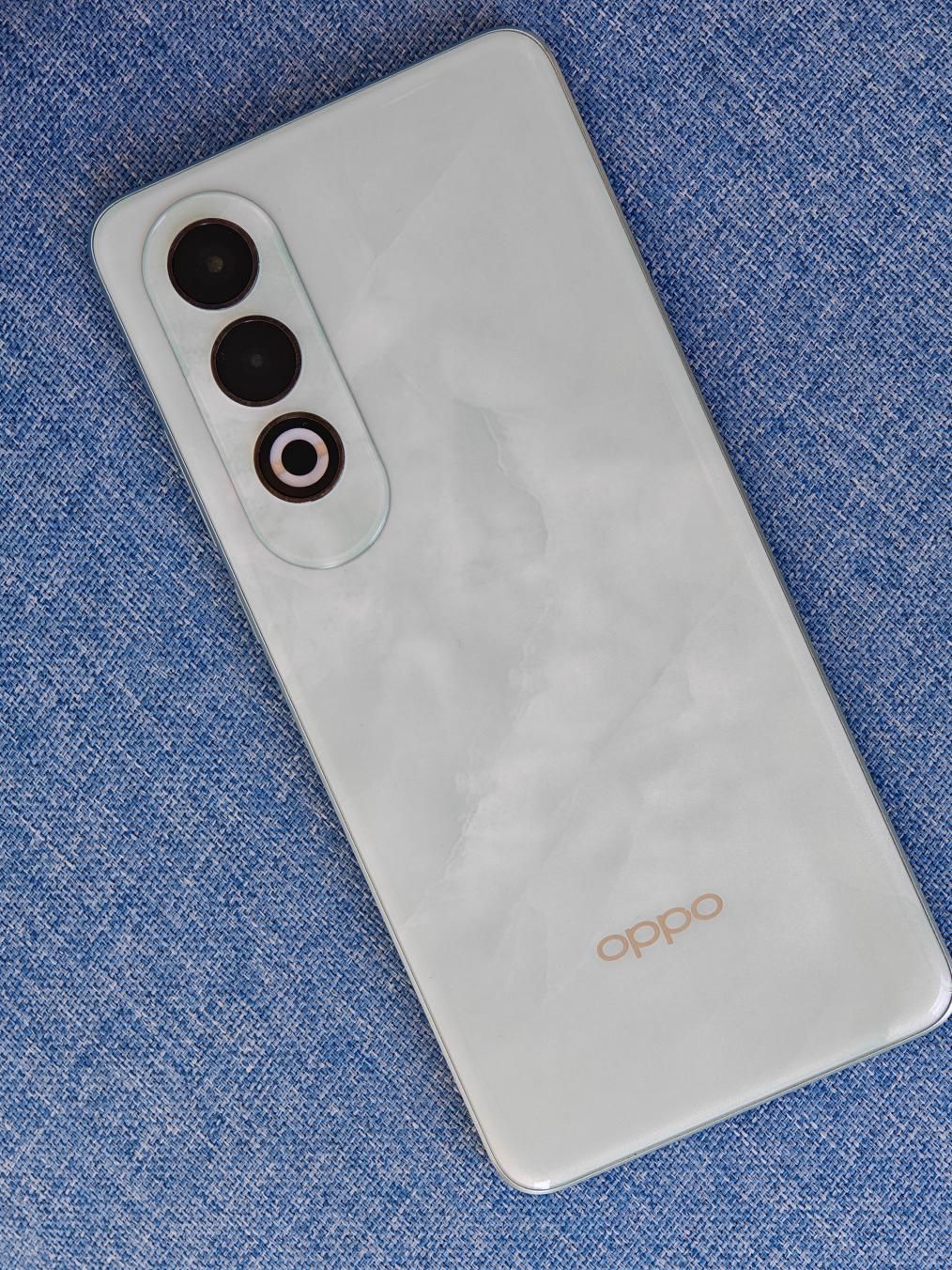 OPPO K12 5G，搭载均衡配置及百瓦快充，轻薄设计尽显尊贵品质！