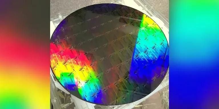 中国尝试新光刻技术，跳过 EUV 光刻机，挑战半导体巨头的全球地位?