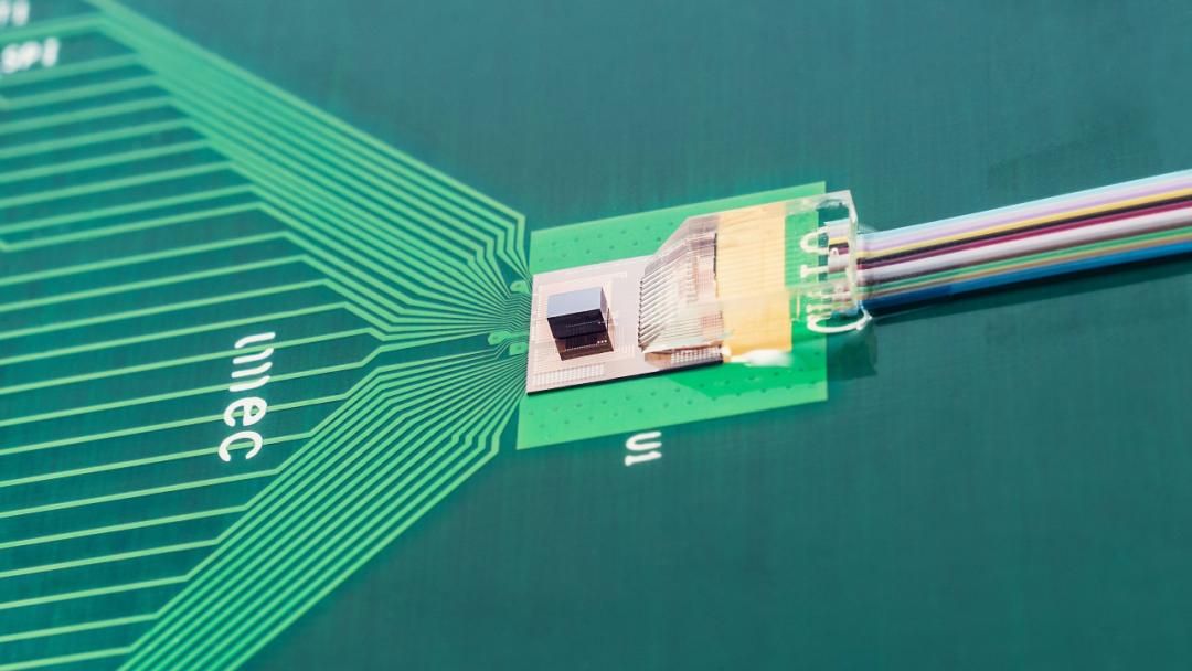 中国尝试新光刻技术，跳过 EUV 光刻机，挑战半导体巨头的全球地位?