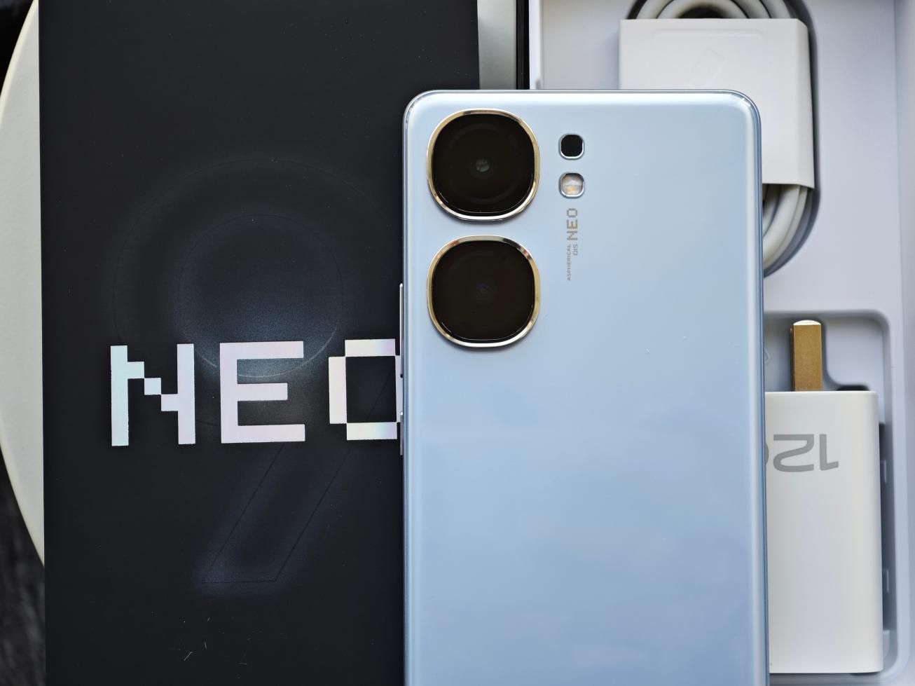 全新研发！IQOO Neo9 Pro内外焕新设计全面评测