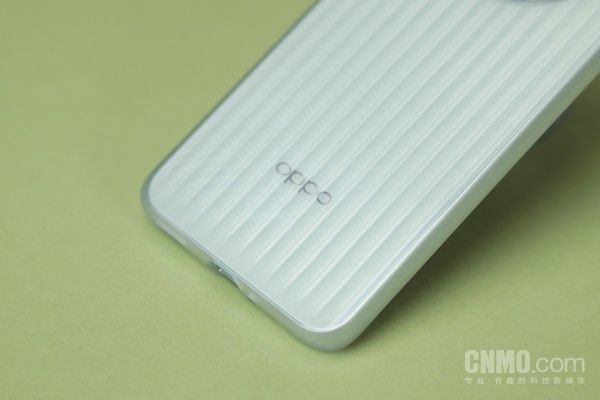 OPPO A3，搭载美直板屏，轻巧简洁的千元机就选它