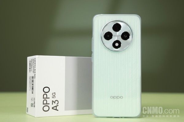 OPPO A3，搭载美直板屏，轻巧简洁的千元机就选它