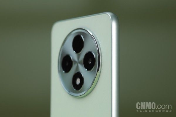 OPPO A3，搭载美直板屏，轻巧简洁的千元机就选它